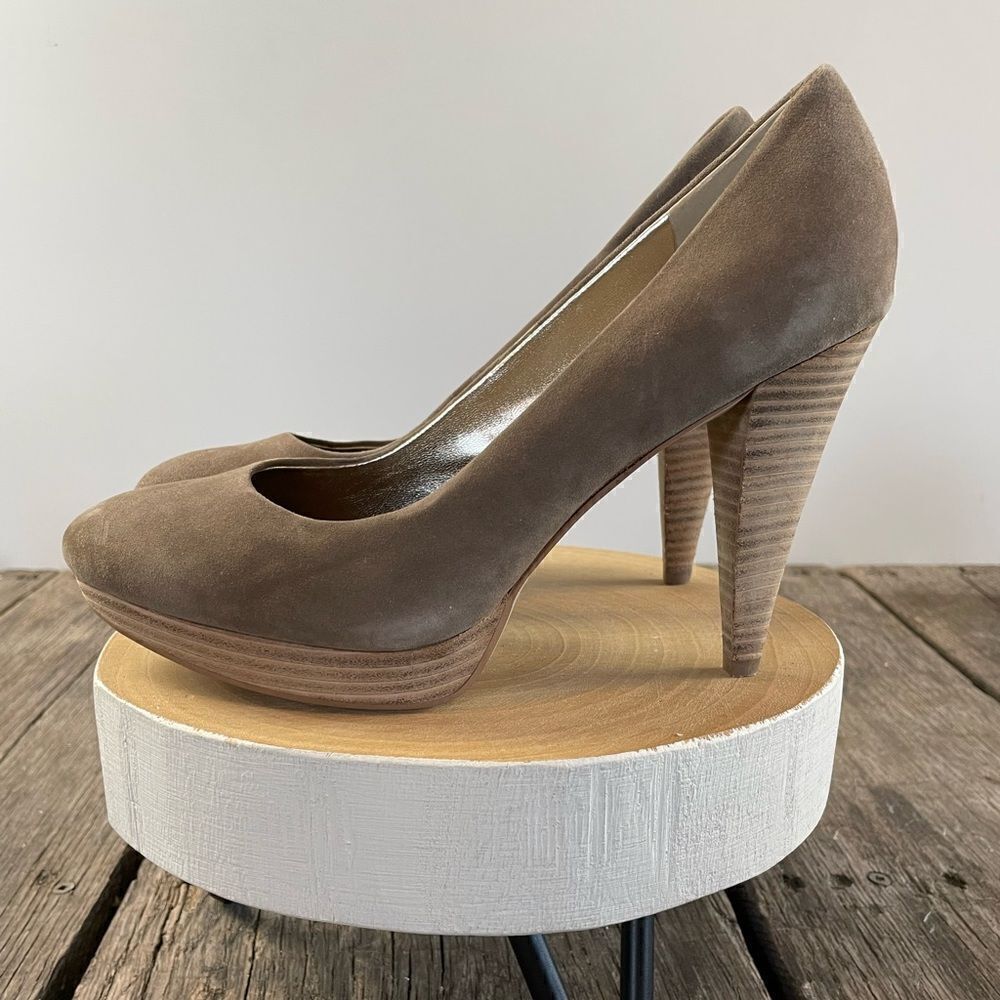 Banana Republic Leather Heels Size 7.5 EUC